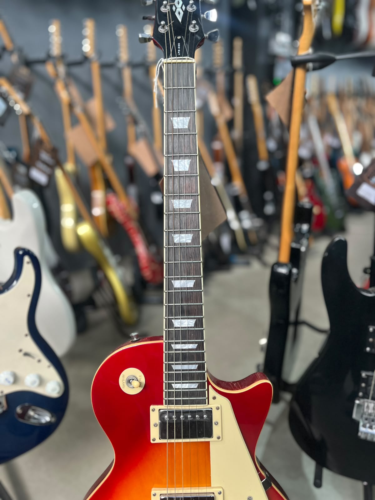 GUITARRA STRINBERG  LES PAUL  LPS 230 CHERRYBURST miniatura 4
