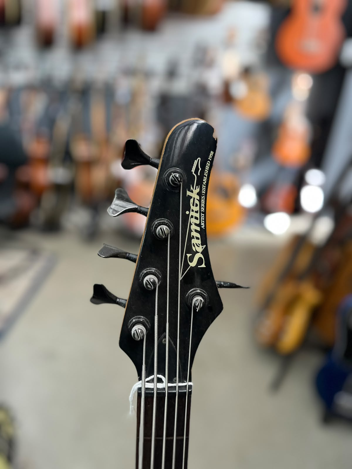 Baixo Samick Preto – Modelo Artist Series 5 cordas miniatura 6