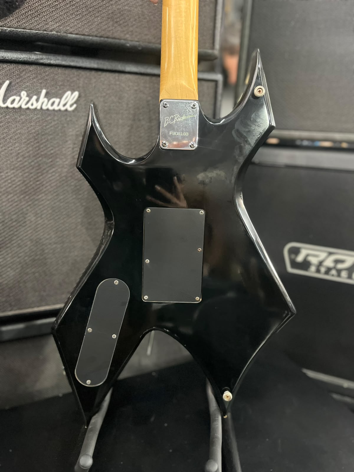 Guitarra BC Rich warlock preta com floyd miniatura 9