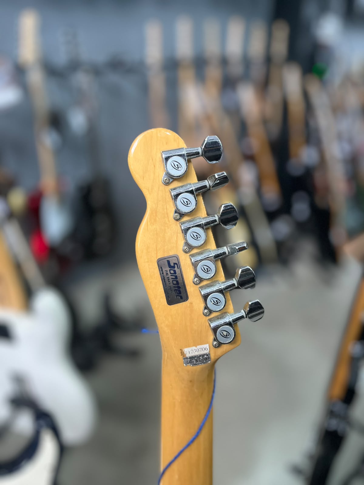 Guitarra Marca Strinberg ThinLine miniatura 6