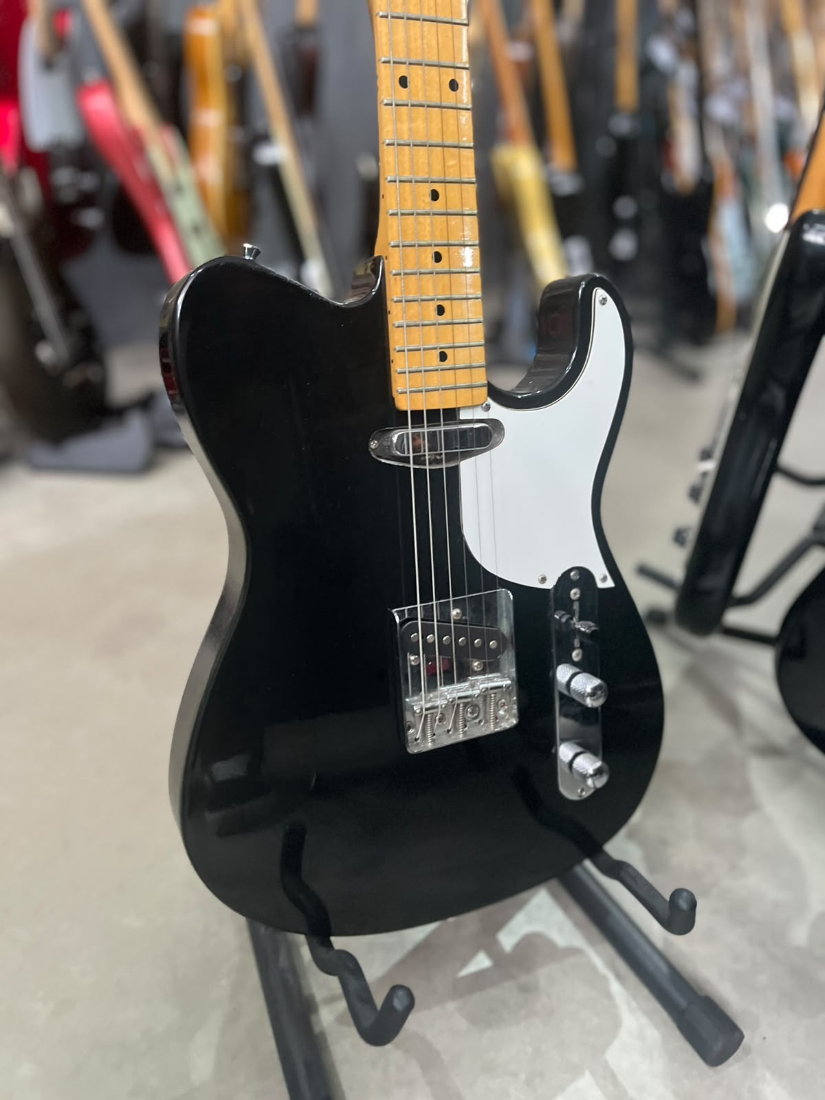 Guitarra Marca tagima – Modelo telecaster miniatura 3