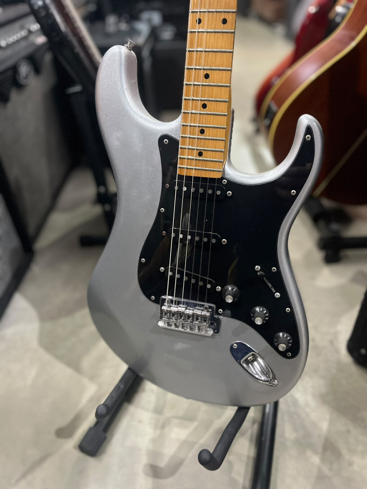 Guitarra Marca: Tagima – Modelo: t735 prata Strato miniatura 2