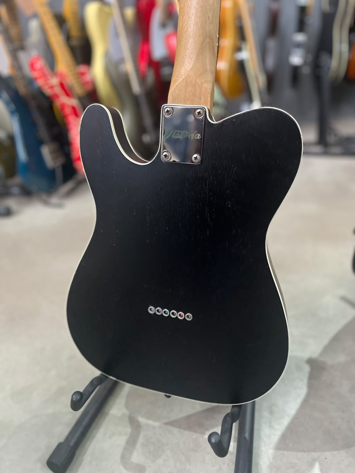 Guitarra Marca Victoria – Modelo: Telecaster miniatura 8