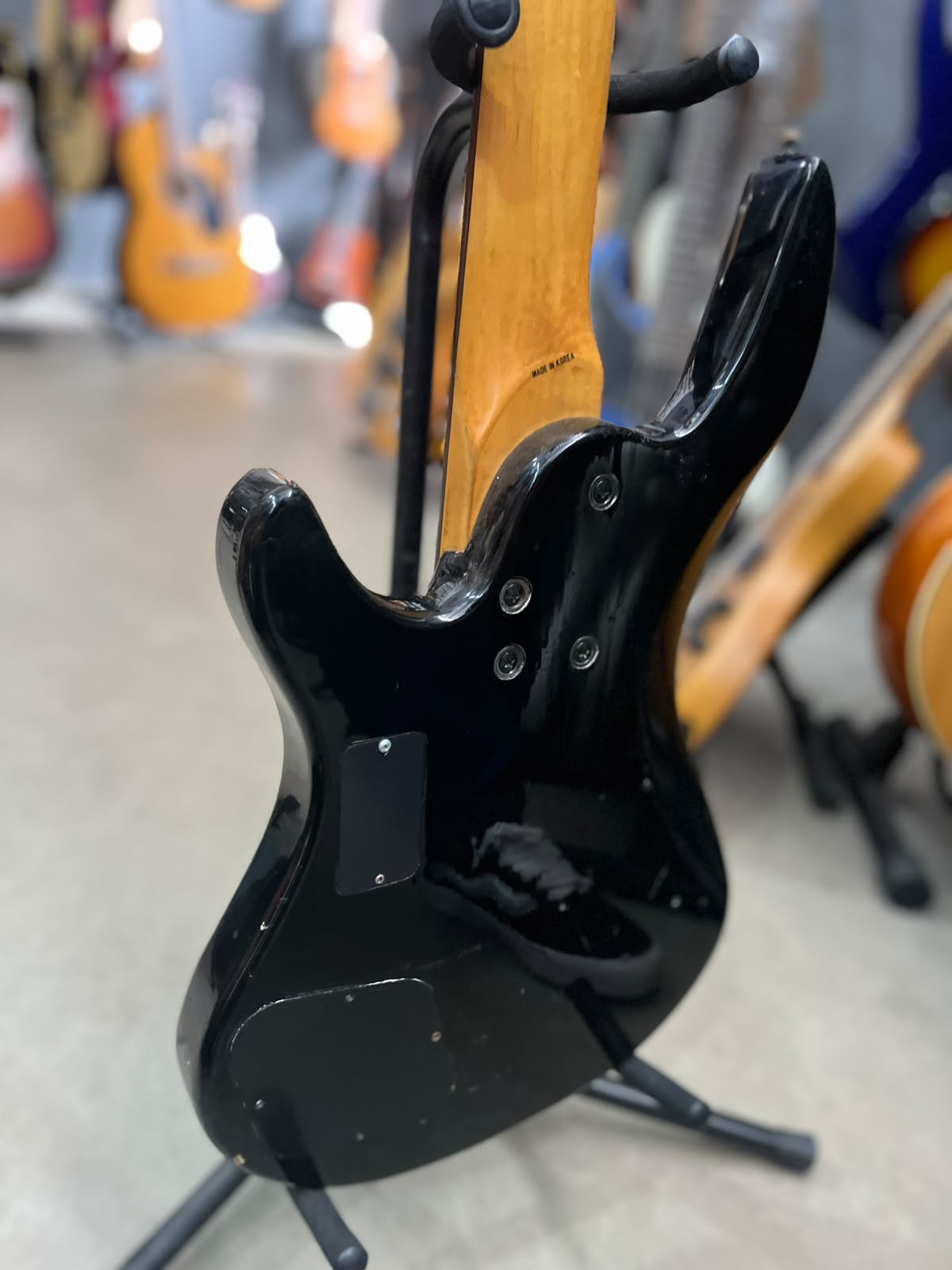 Baixo Samick Preto – Modelo Artist Series 5 cordas miniatura 10