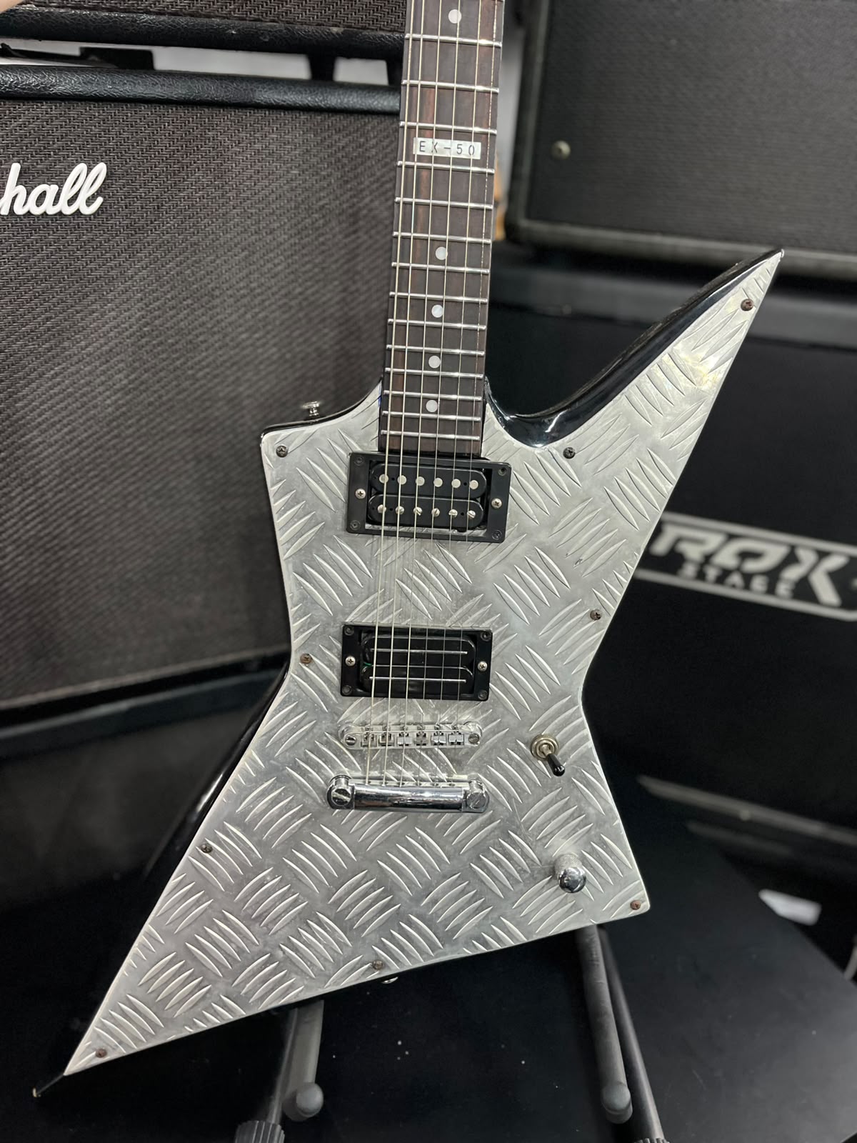Guitarra Marca LTD modelo: Explorer EX50