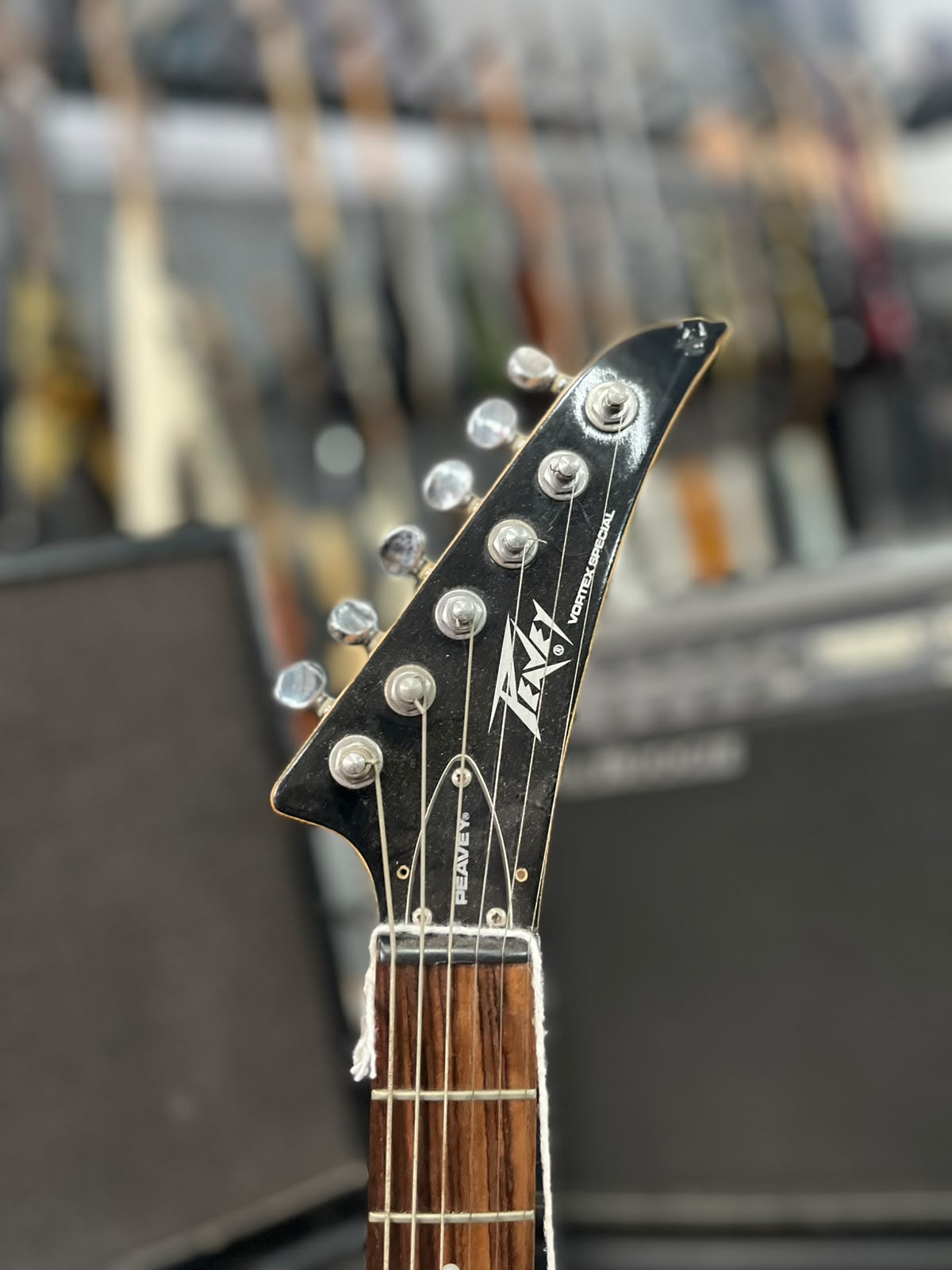 Guitarra Marca Peavey – Modelo: Vortex Vermelha miniatura 6