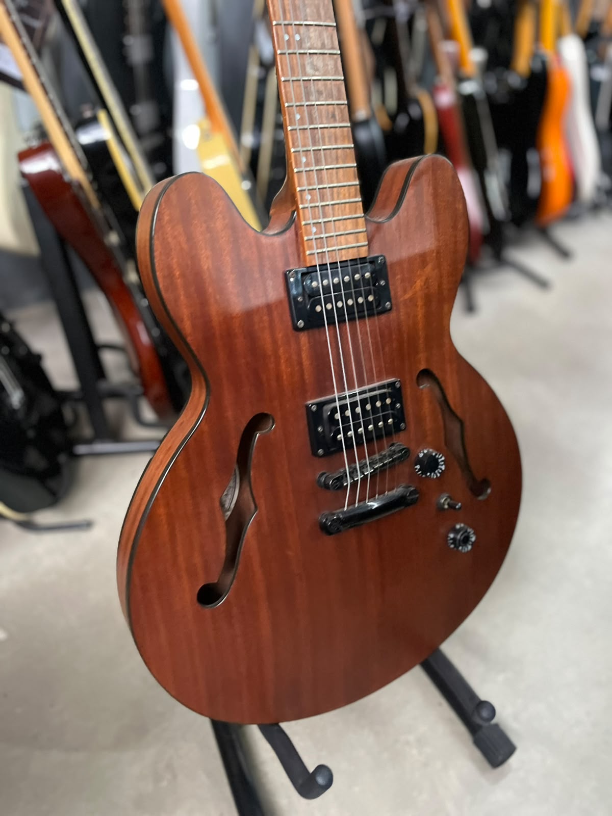 Guitarra Marca Condor JC-501 – Modelo: Semi acústica Madeira miniatura 3