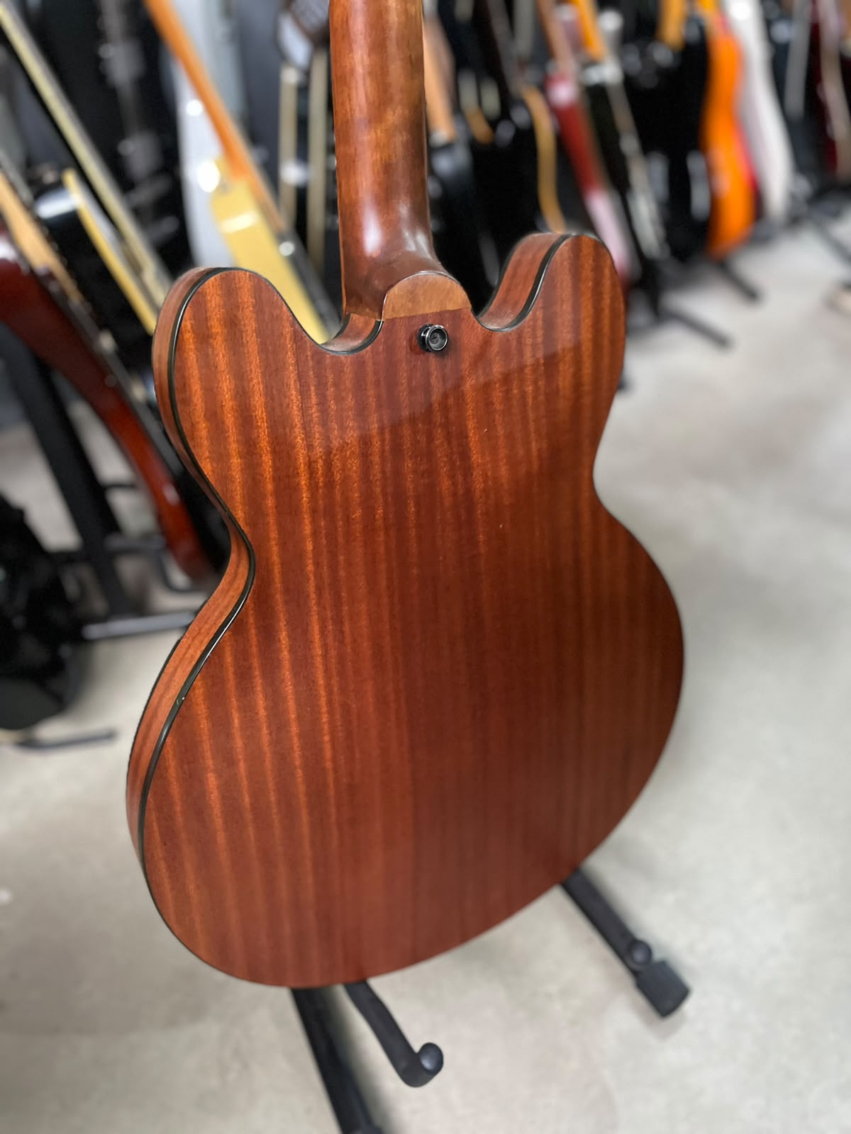 Guitarra Marca Condor JC-501 – Modelo: Semi acústica Madeira miniatura 8