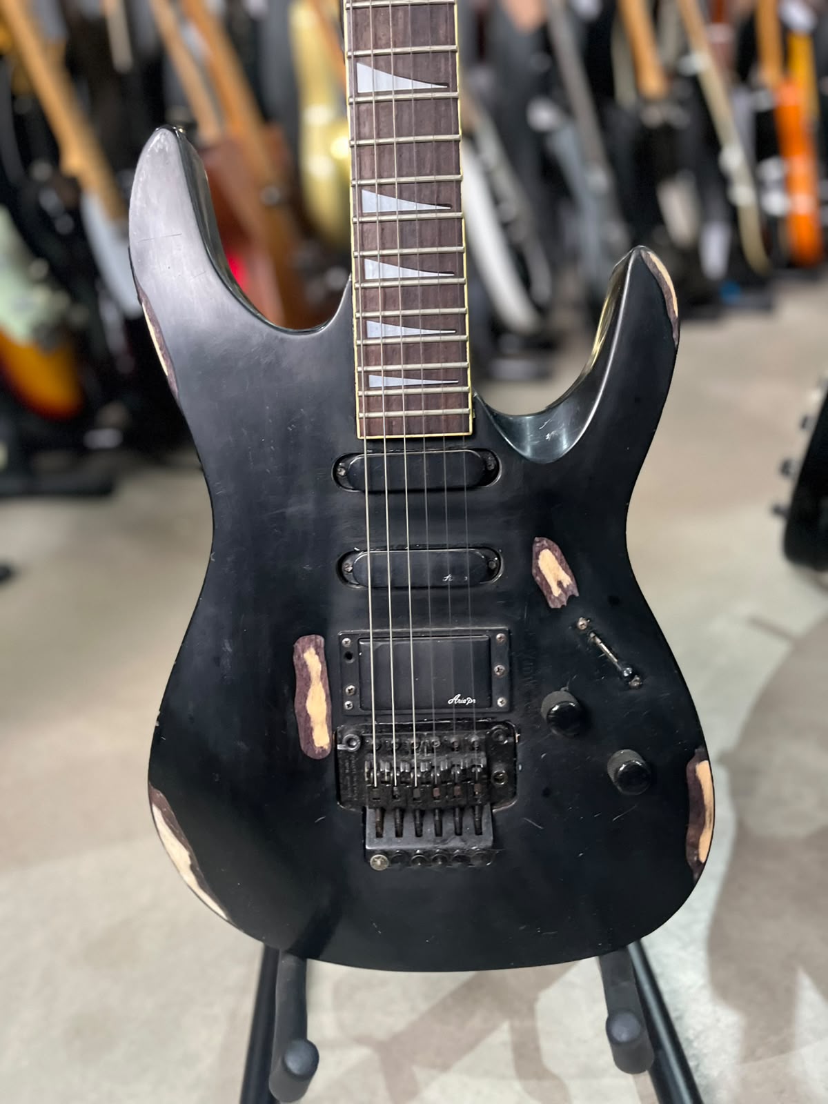 Guitarra Marca Ária Pro2 – Modelo: Excel séries com Floyd Relicada