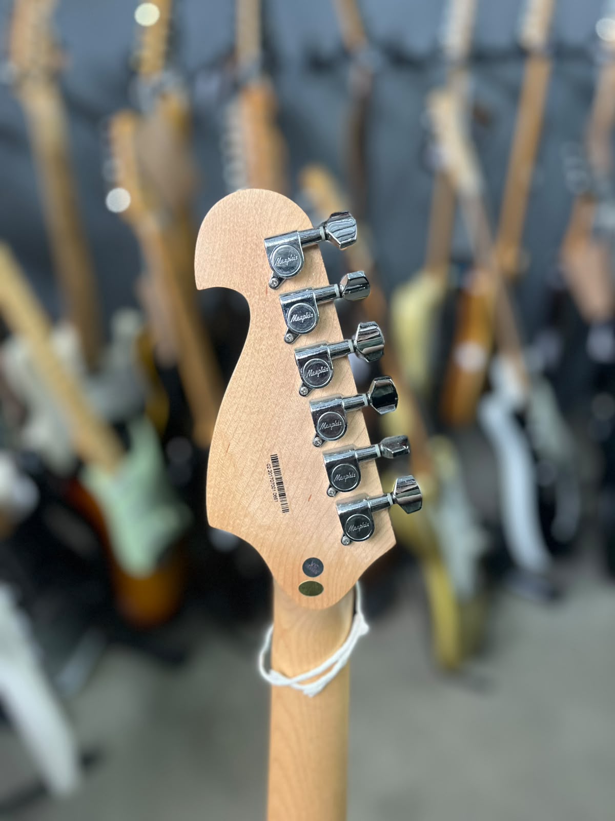 Guitarra Memphis MG32 Strato  Preta fosca escudo branco miniatura 7