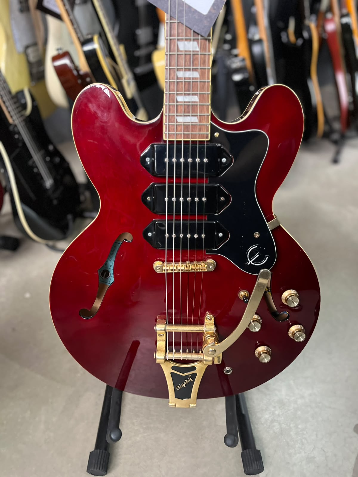 Epiphone Semi Acústica Riviera Custon p93 vermelha escudo preto