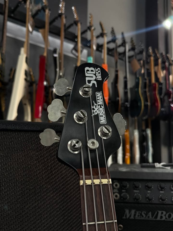 Baixo SUB MUSIC MAN AMERICANO 2005 4 cordas preto fosco miniatura 5