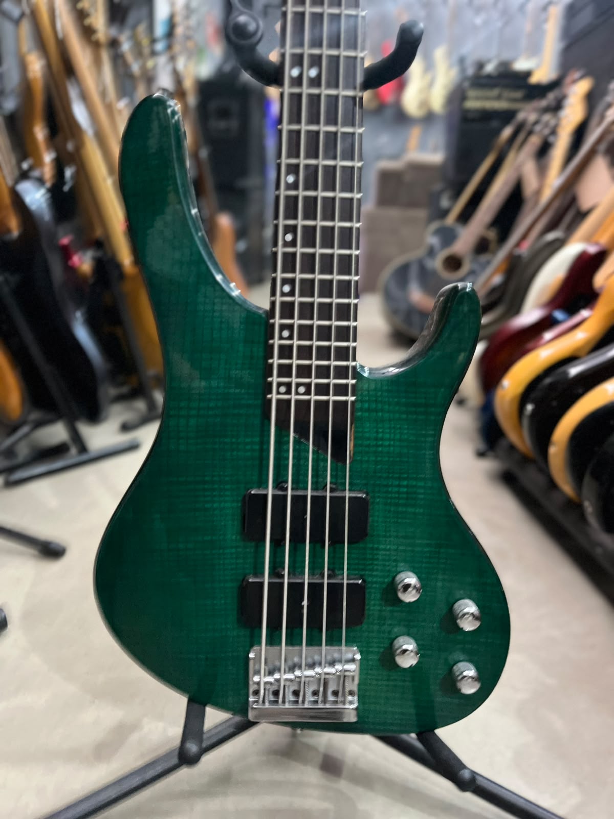 Baixo  Washburn  5 cordas Verde BX500