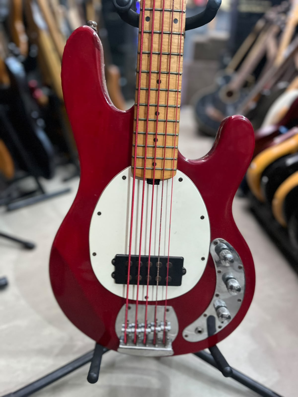 Baixo Groovin Vermelho – Modelo Californa Series 5 cordas