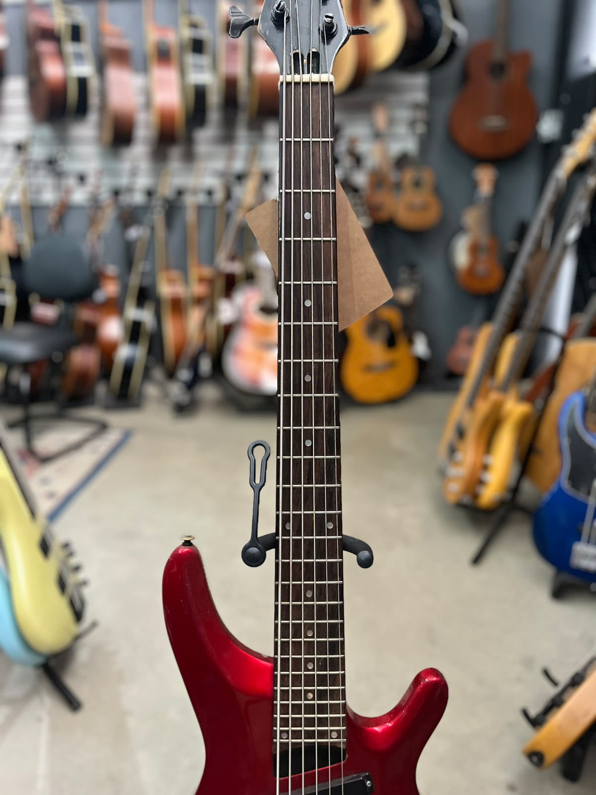 Baixo Yamaha Vermelho – Modelo 6 cordas miniatura 5