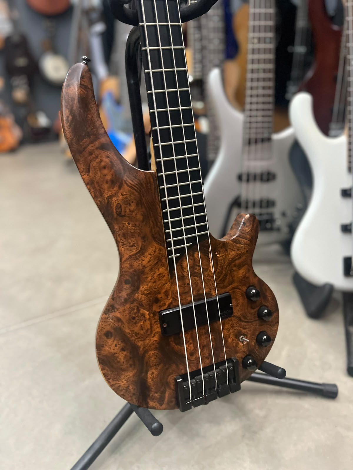 Baixo Cort Curbow bass 4 cordas miniatura 3