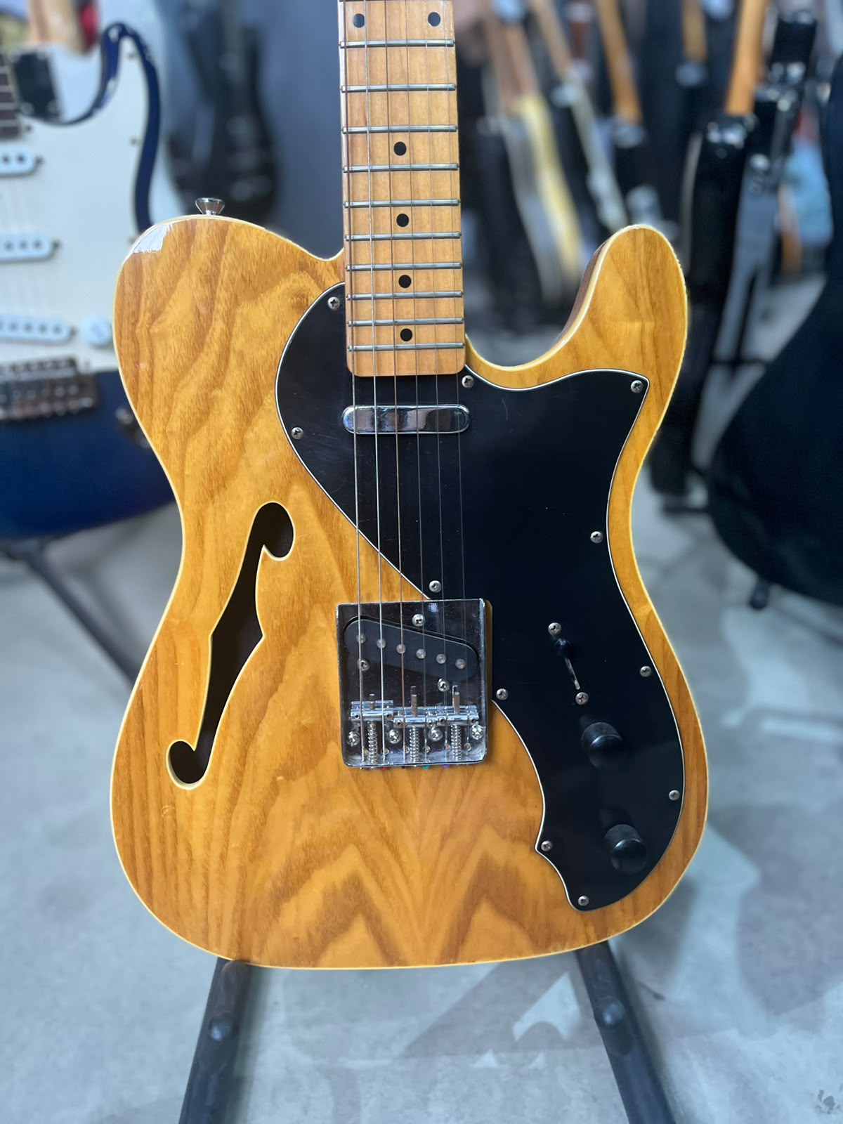 Guitarra Marca Strinberg ThinLine