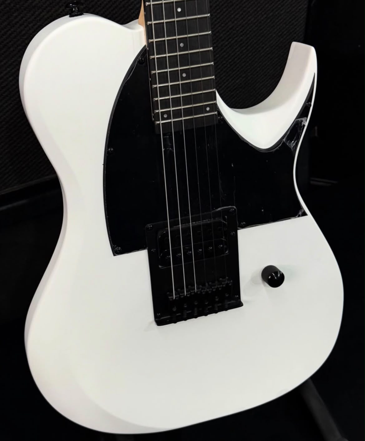 Guitarra Solar telecaster branca escudo preto miniatura 2