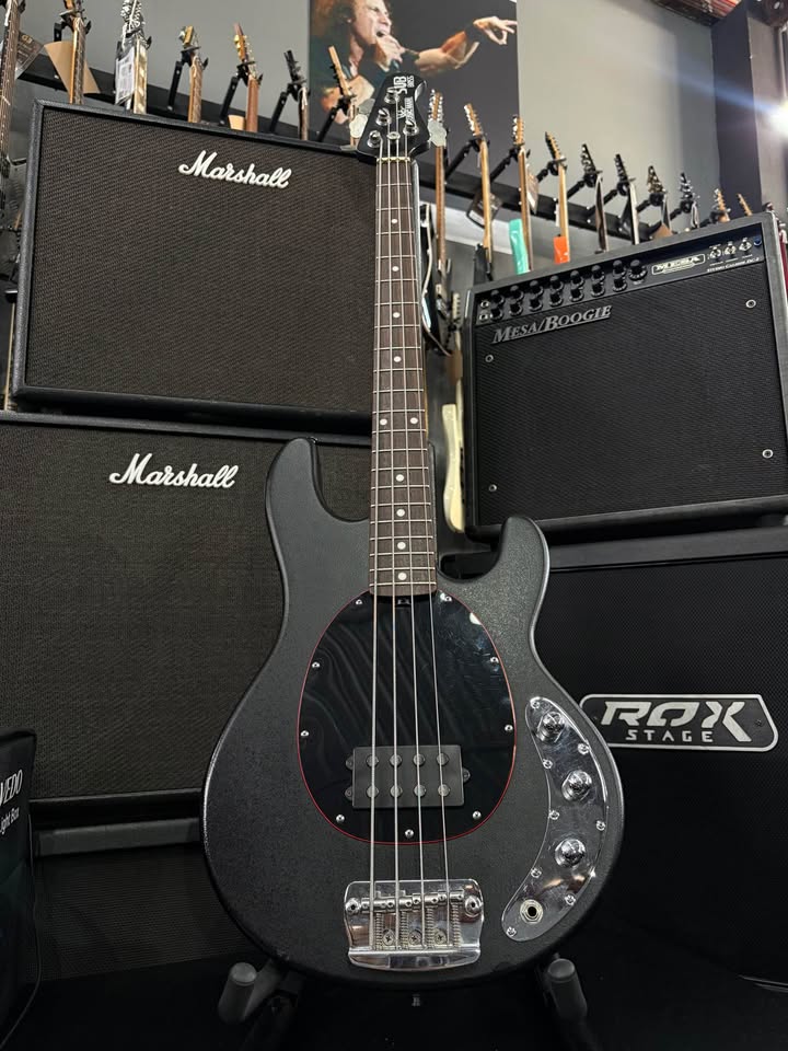 Baixo SUB MUSIC MAN AMERICANO 2005 4 cordas preto fosco