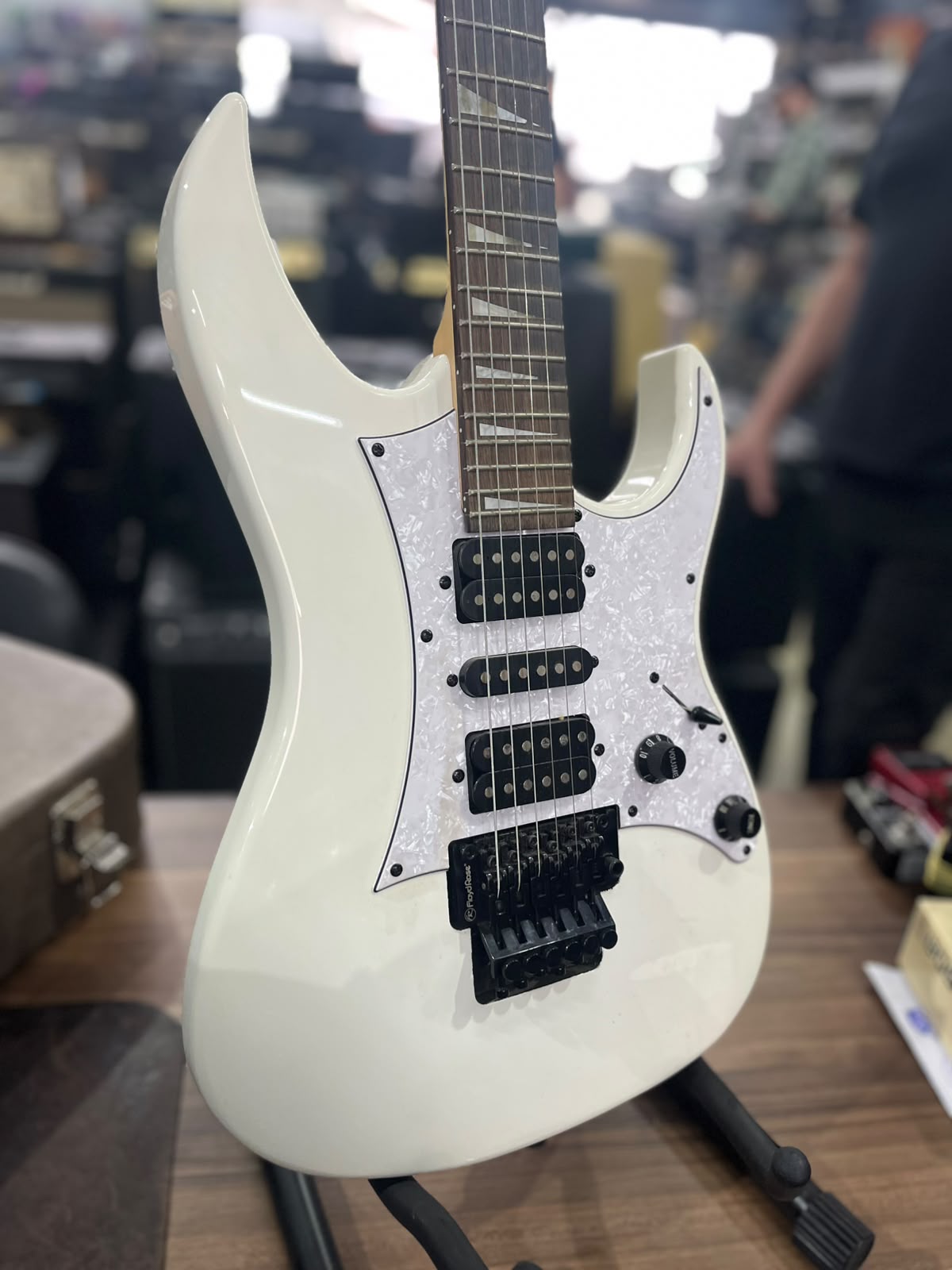 Guitarra Marca Waldman  Modelo: premium Mastery miniatura 3