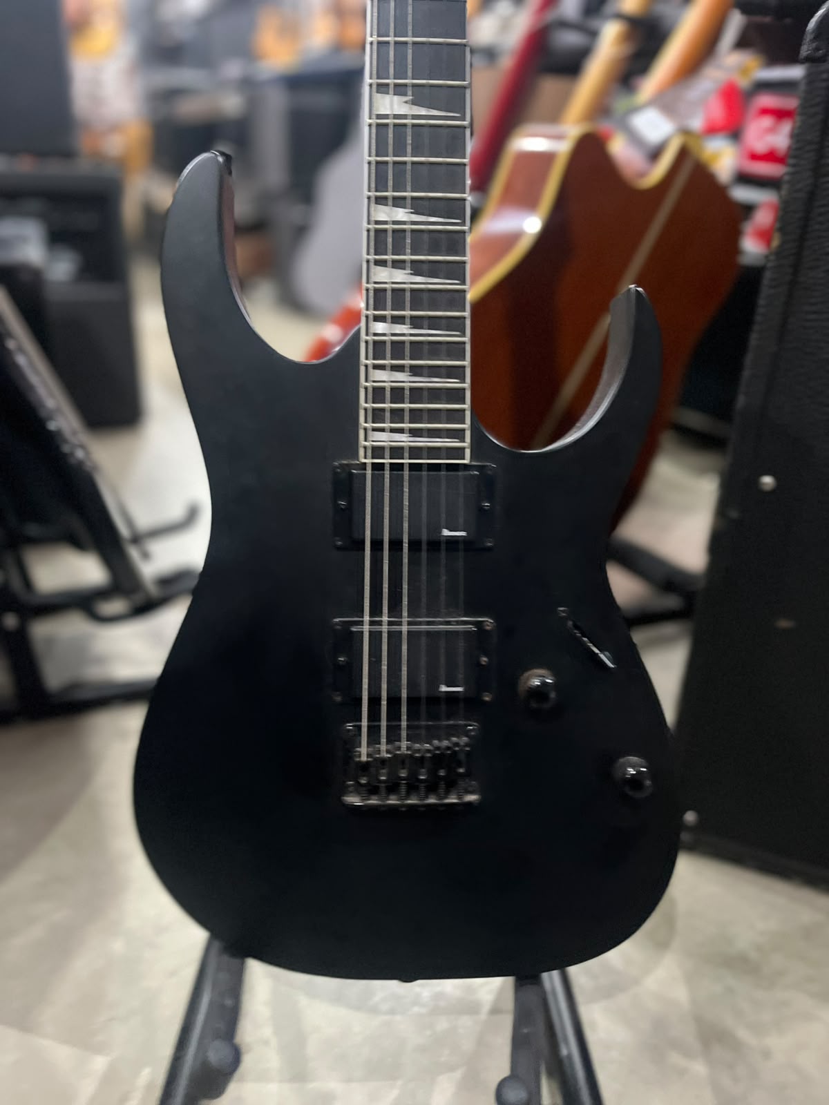 GUITARRA IBANEZ GIO SUPERSTRATO PRETA FOSCA