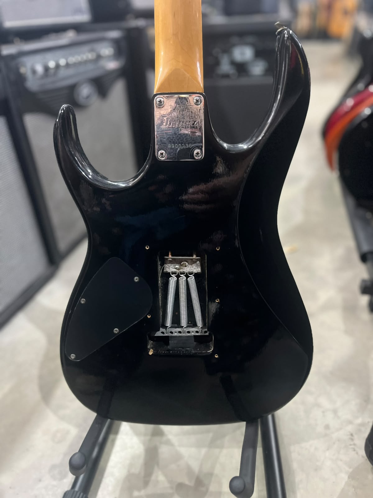 Guitarra Marca: Ibanez  Modelo: SuperStrato preta miniatura 7