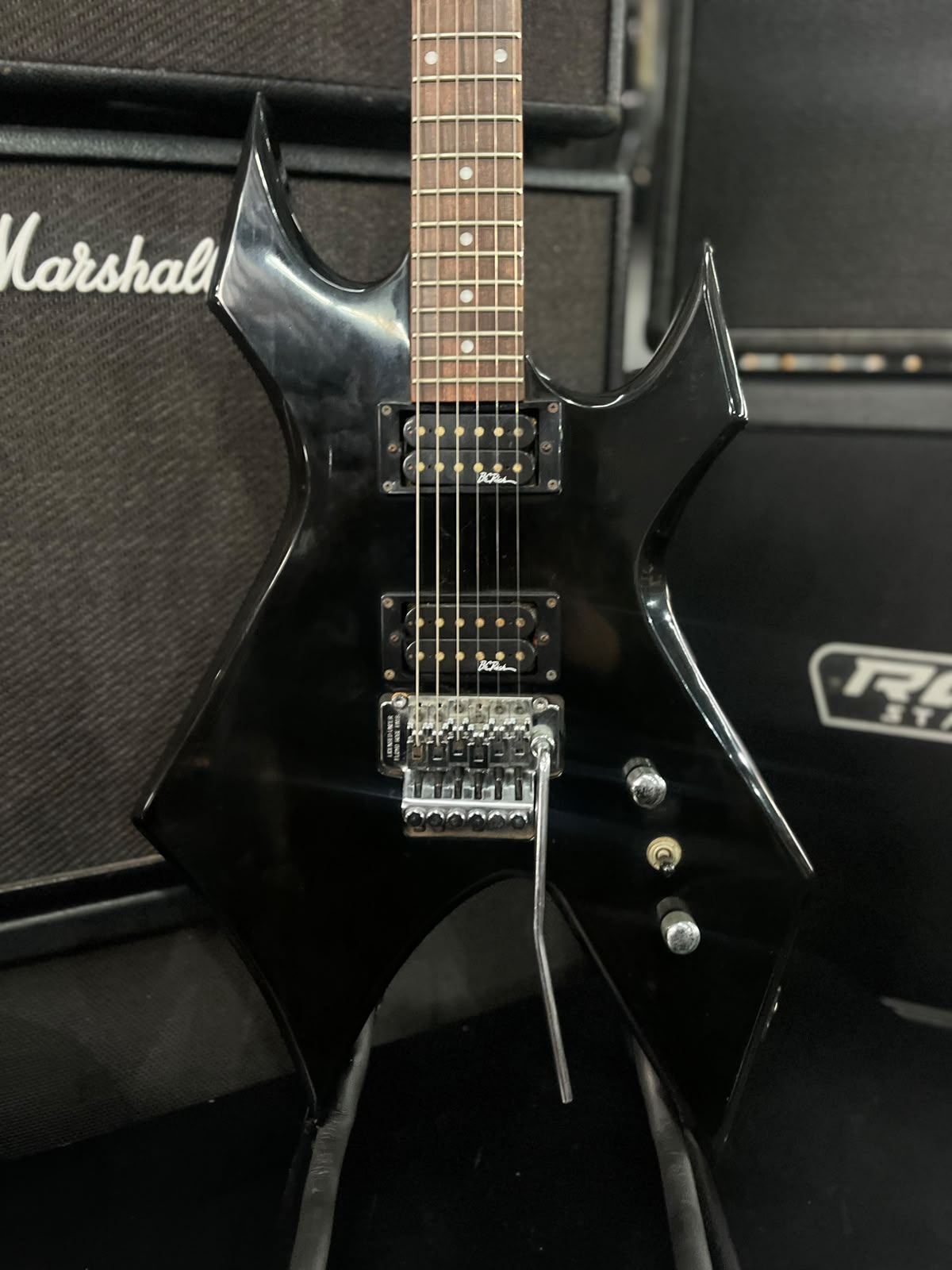 Guitarra BC Rich warlock preta com floyd