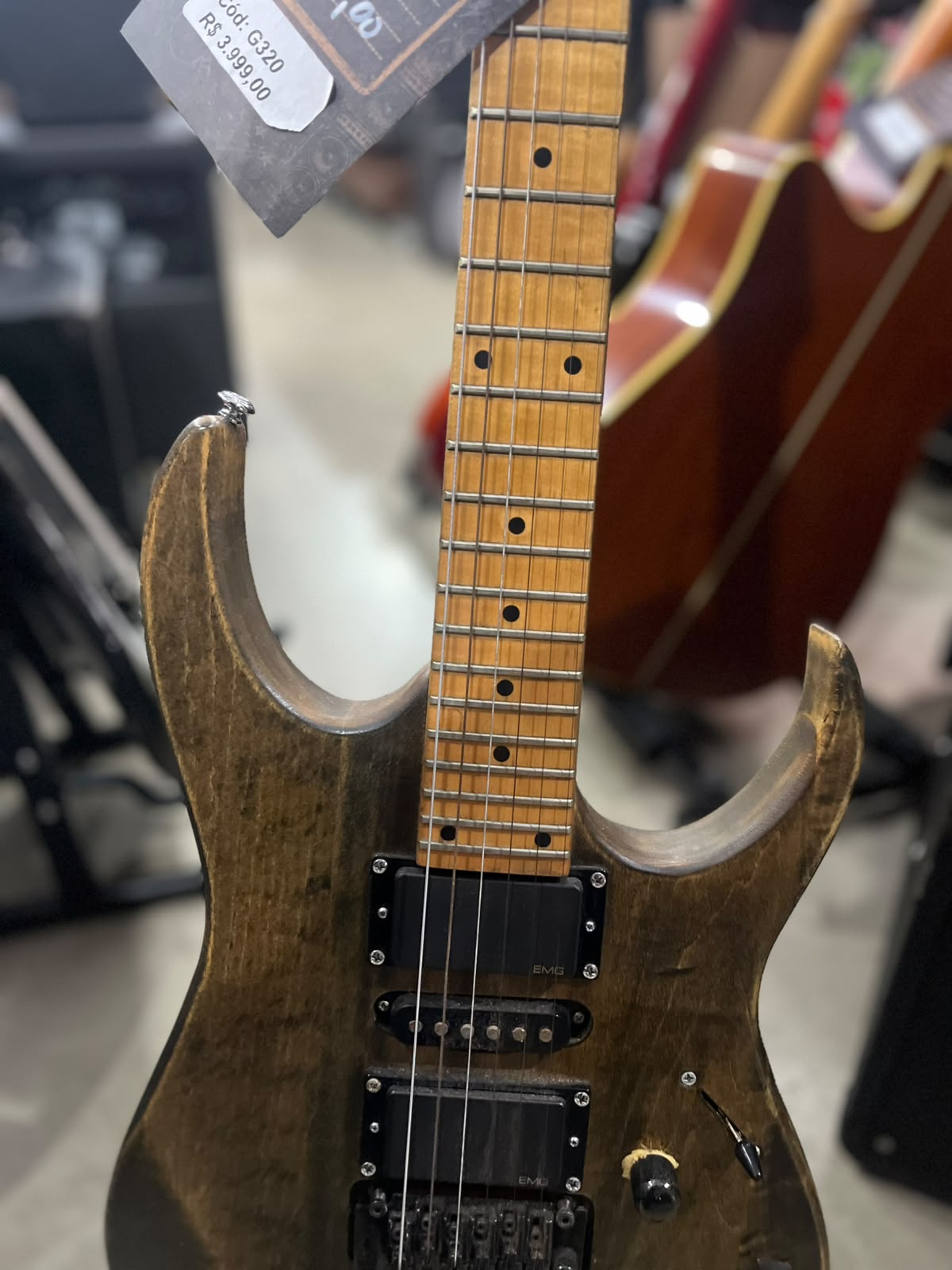 Guitarra Ibanez  Modelo: RG270 Madeira miniatura 4
