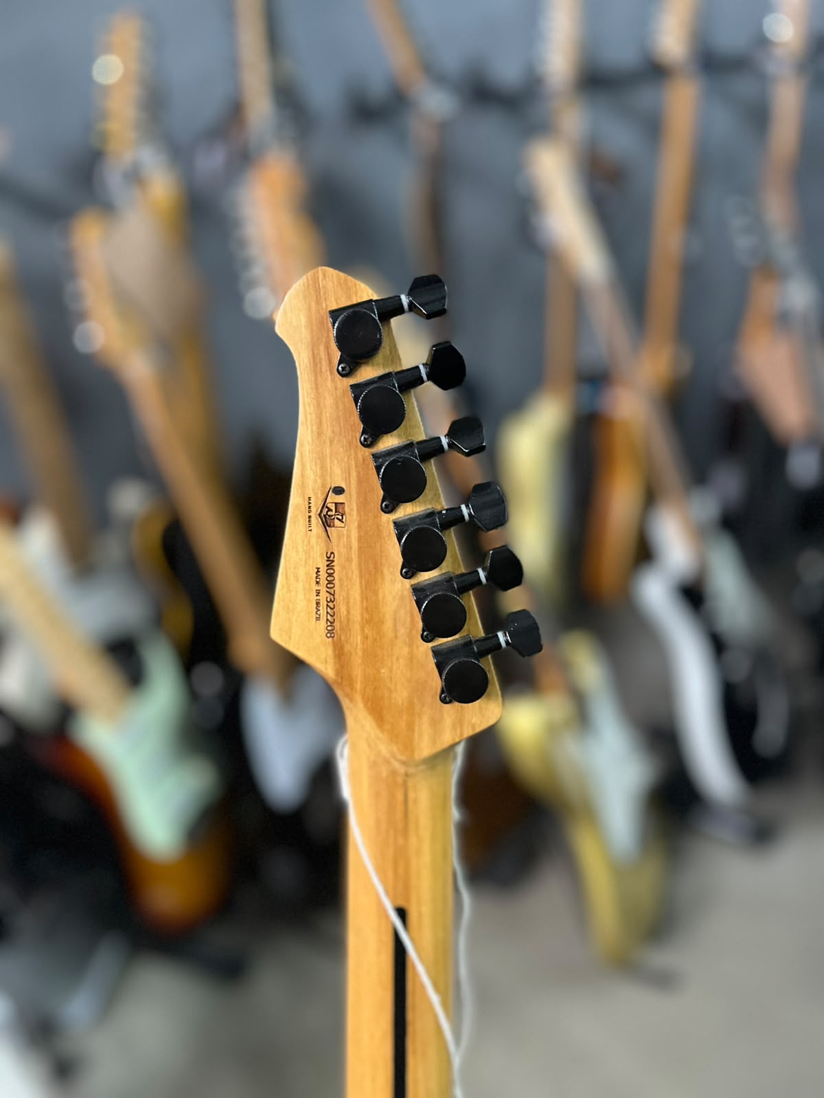 Guitarra Studebaker Jaguar azul sparkle escudo preto miniatura 7