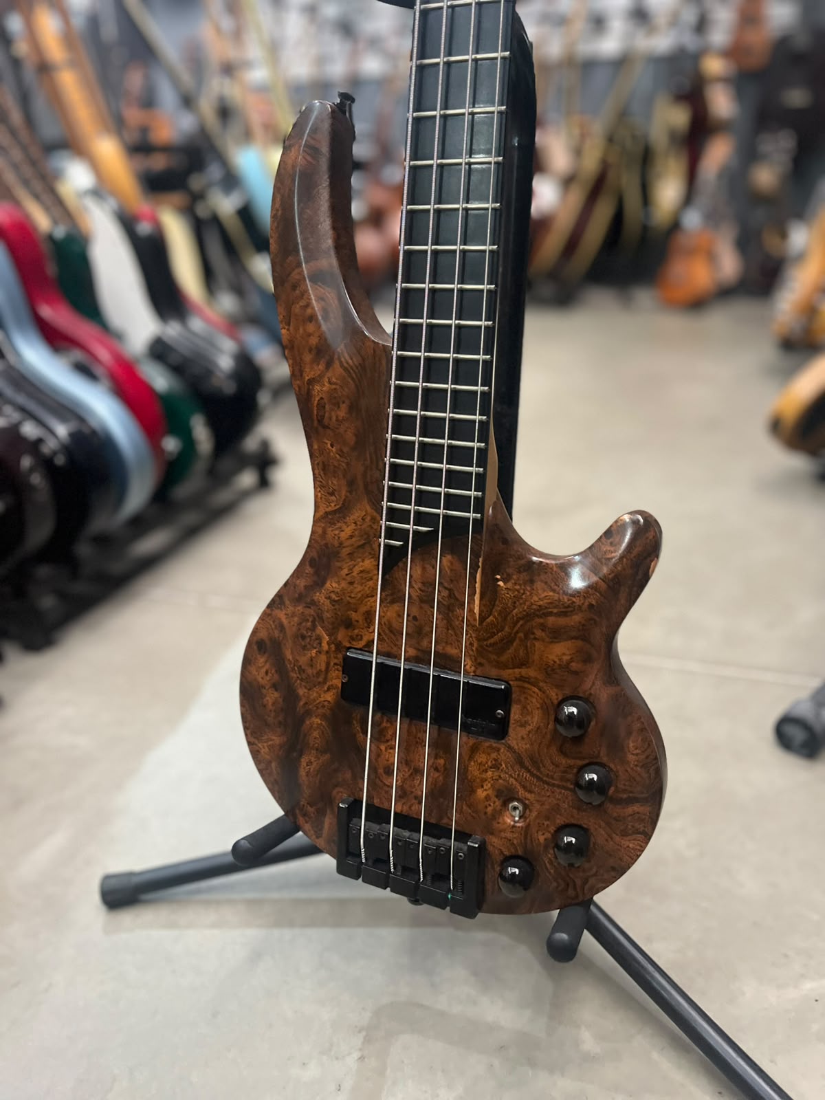 Baixo Cort Curbow bass 4 cordas miniatura 2