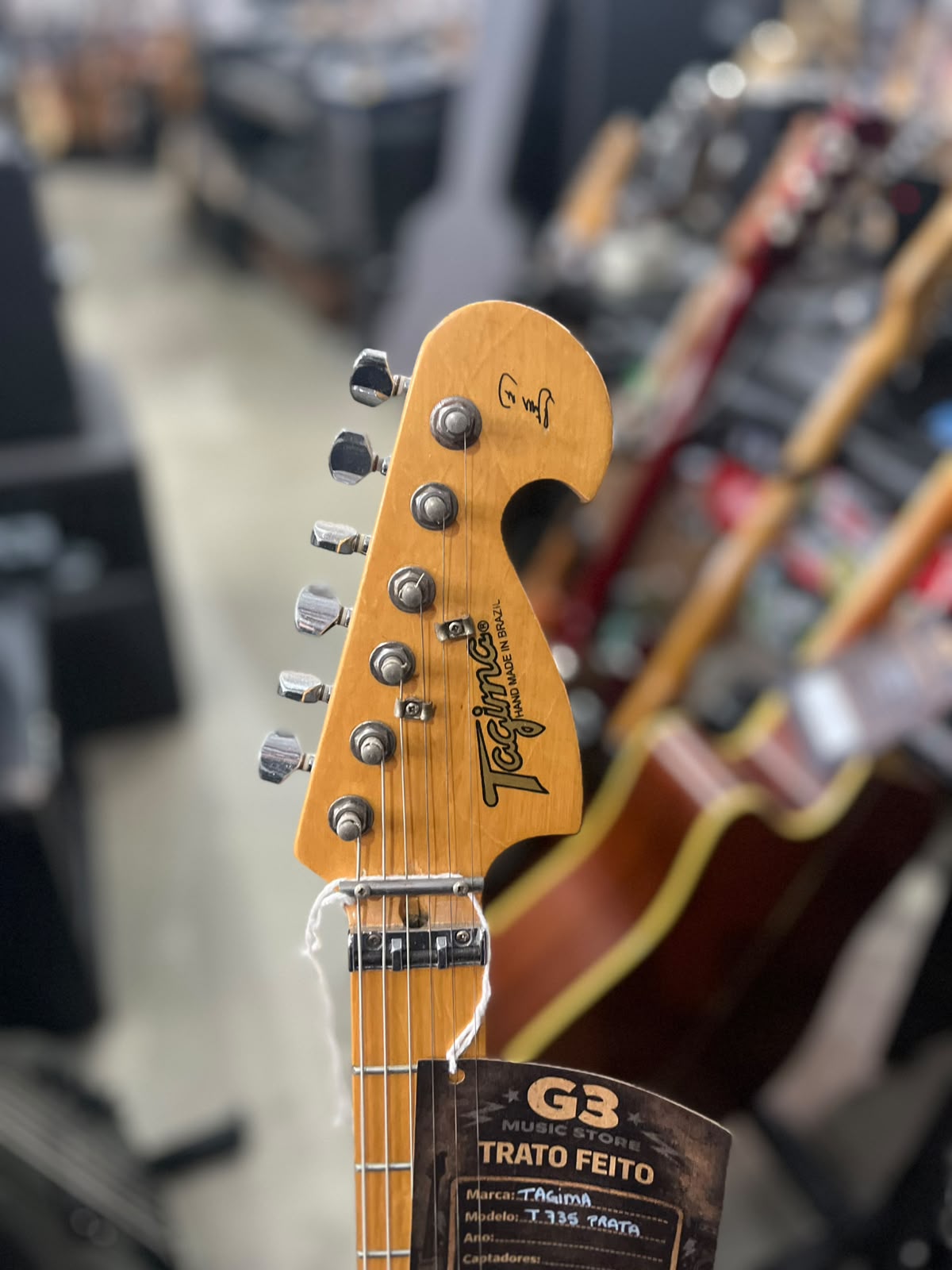 Guitarra Marca: Tagima – Modelo: t735 prata Strato miniatura 5