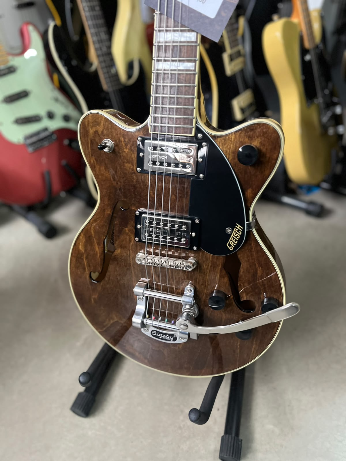 Guitarra Gretsch G2655T marrom escudo preto miniatura 2
