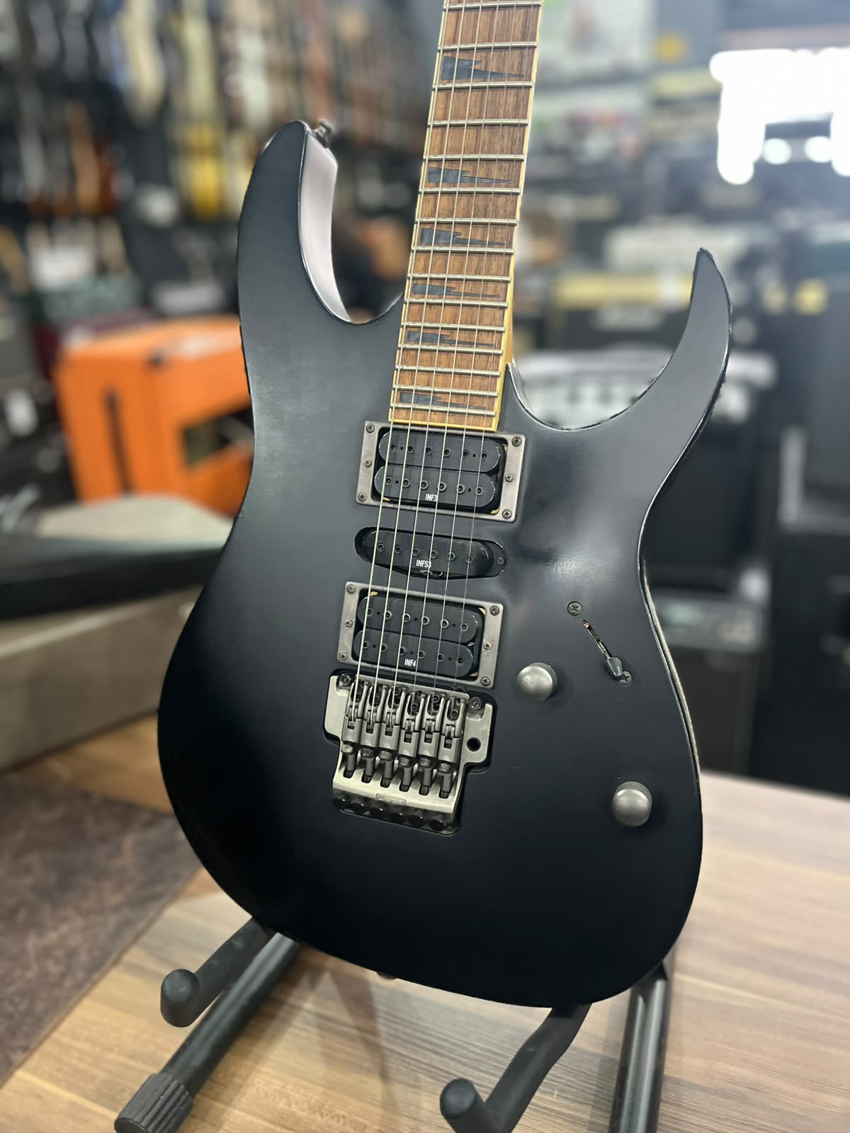 Guitarra Marca Ibanez  RG Series miniatura 2