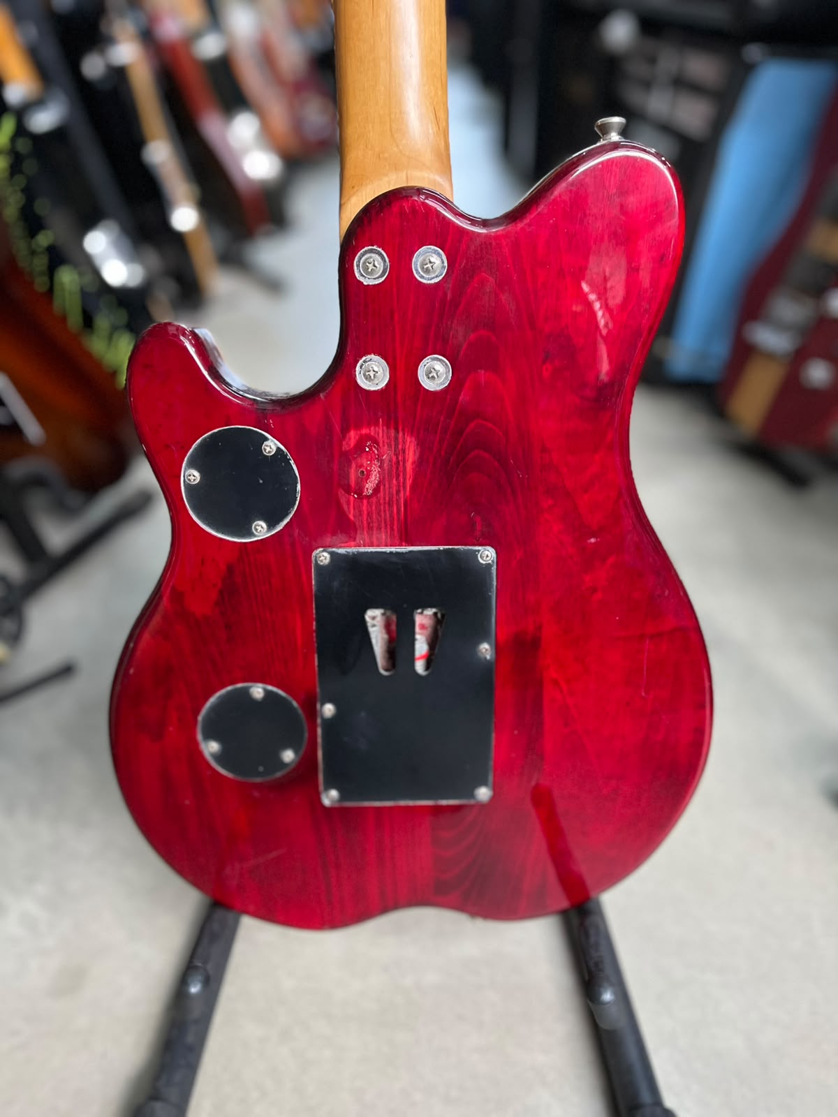 Guitarra Strinberg  Com Floyd vermelha frizo creme miniatura 7
