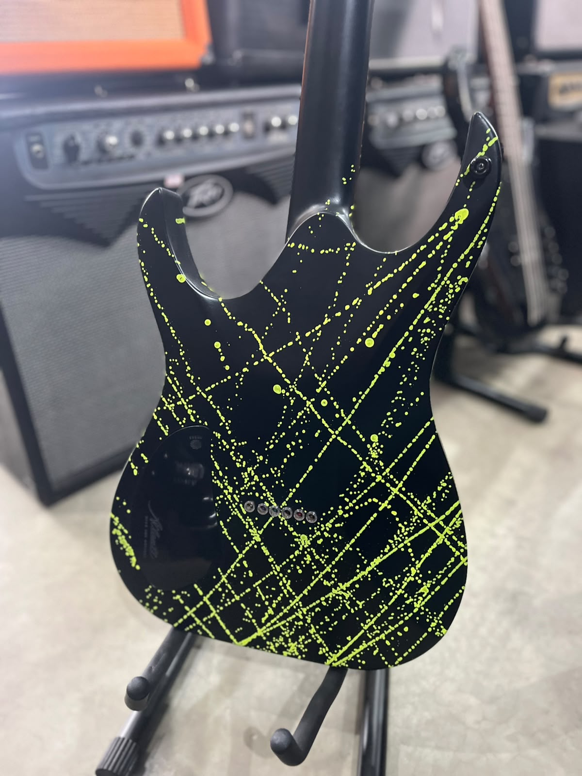 Guitarra Atlanti SuperStrato Preta Splatters (respingos verdes) miniatura 8