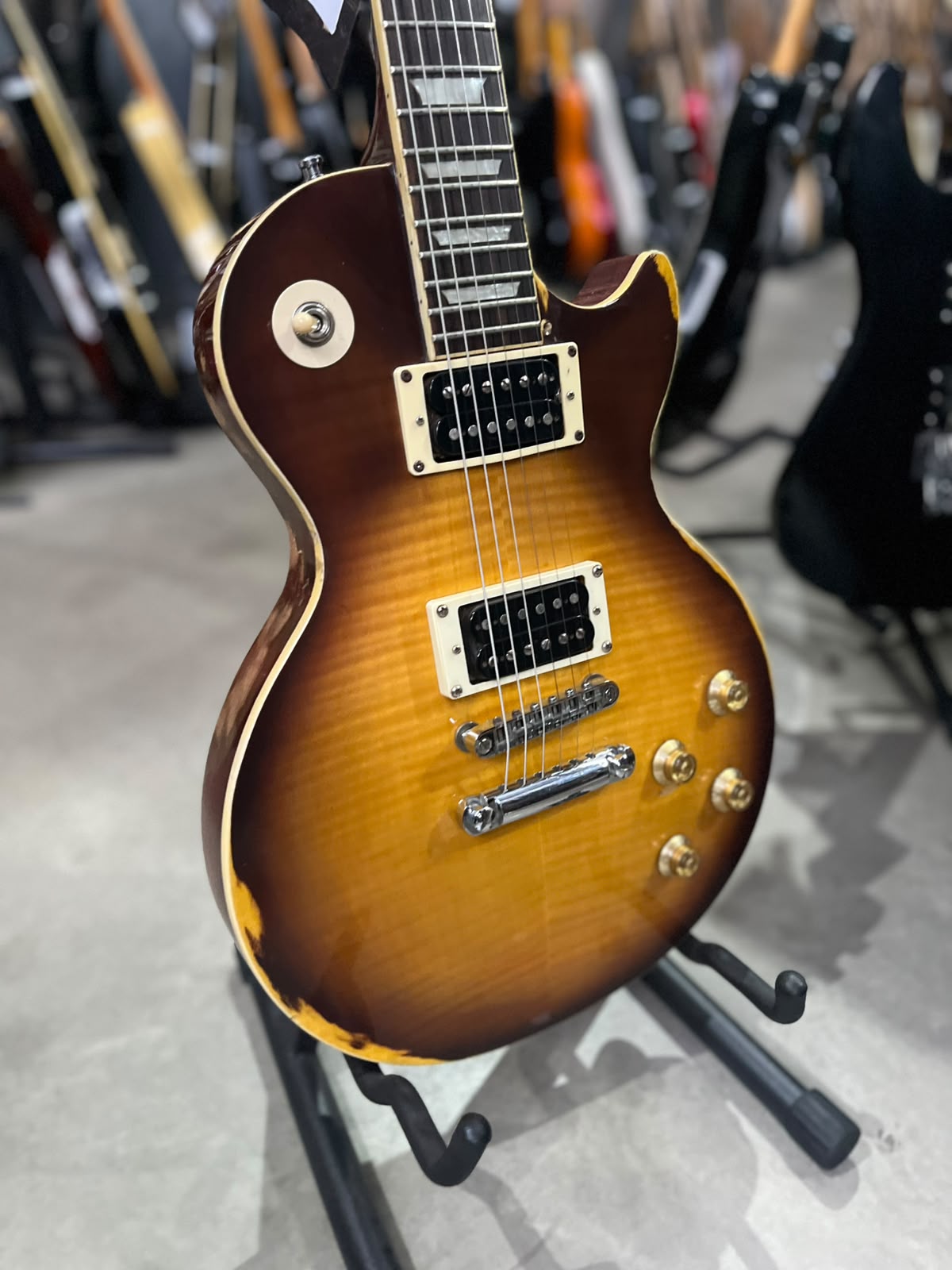 Guitarra Epiphone Standard Les Paul  Brown burst miniatura 3