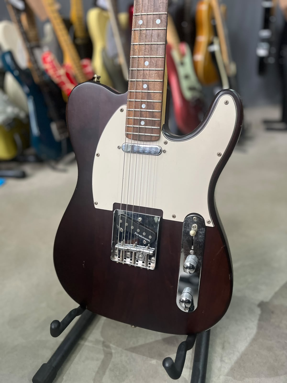 Guitarra Marca: Newen  Modelo: Telecaster Madeira  miniatura 2