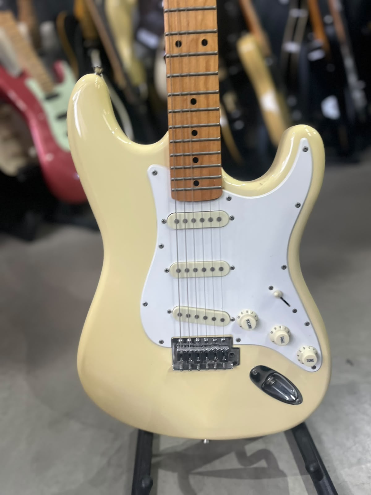 Guitarra Sx VTG séries Creme escudo branco