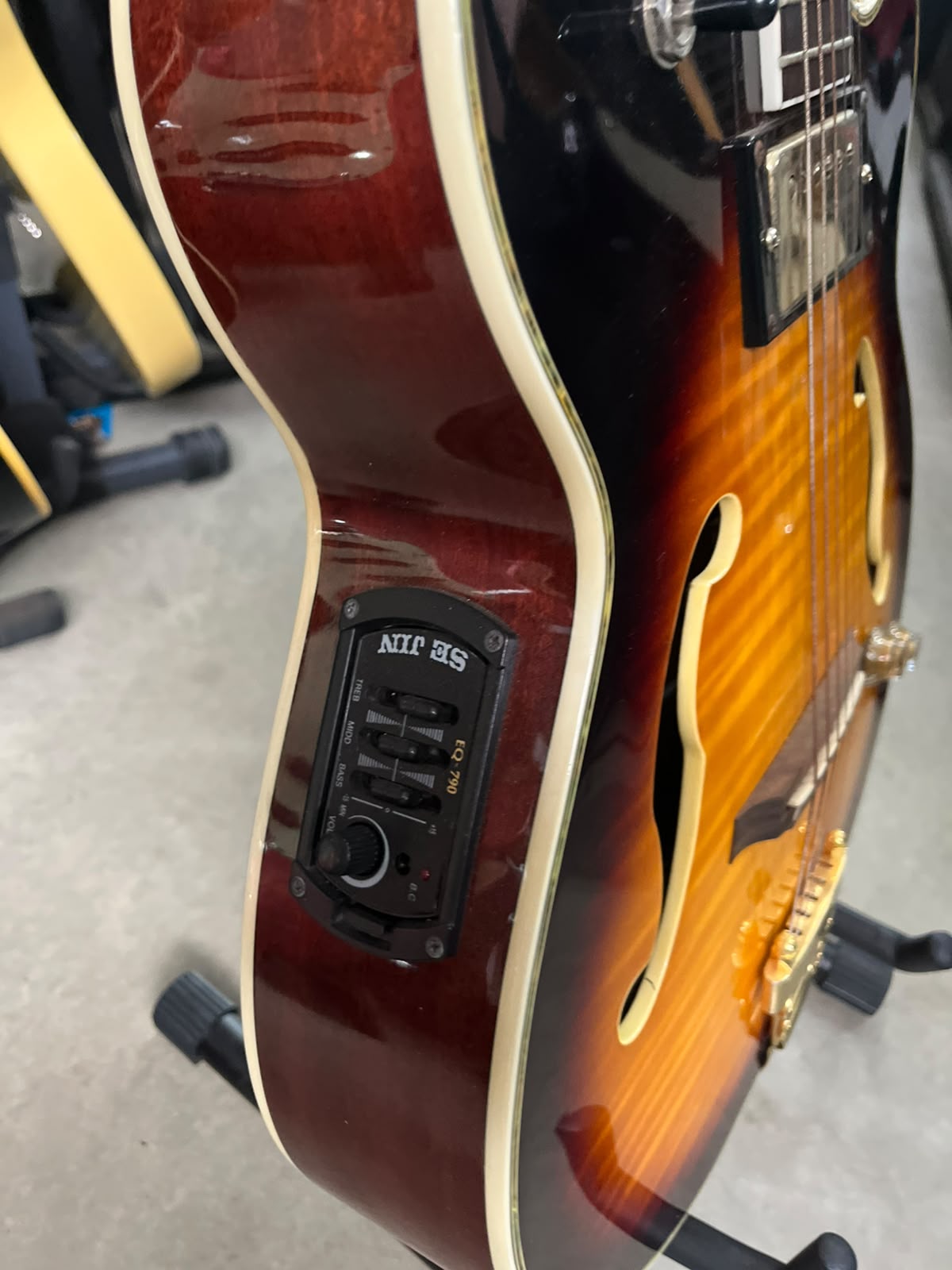 Guitarra Carlo Robelli Semi acústica miniatura 5