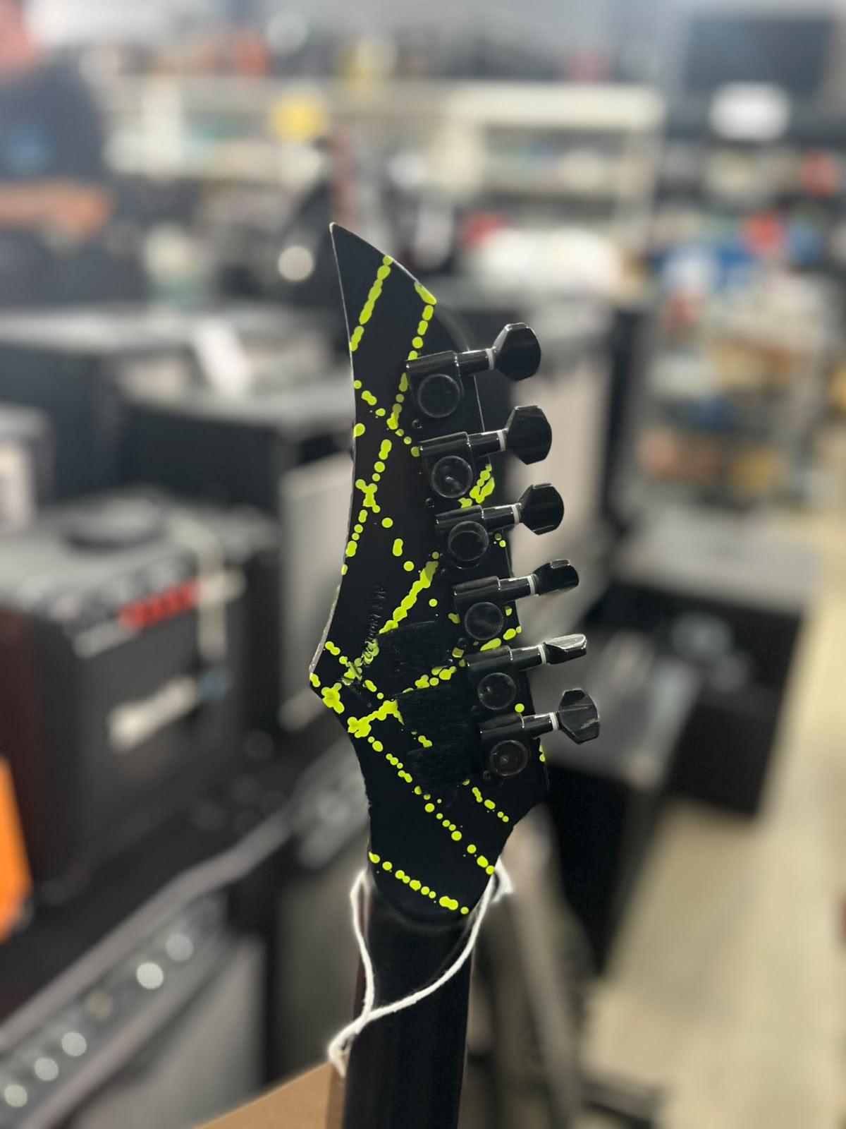Guitarra Atlanti SuperStrato Preta Splatters (respingos verdes) miniatura 6