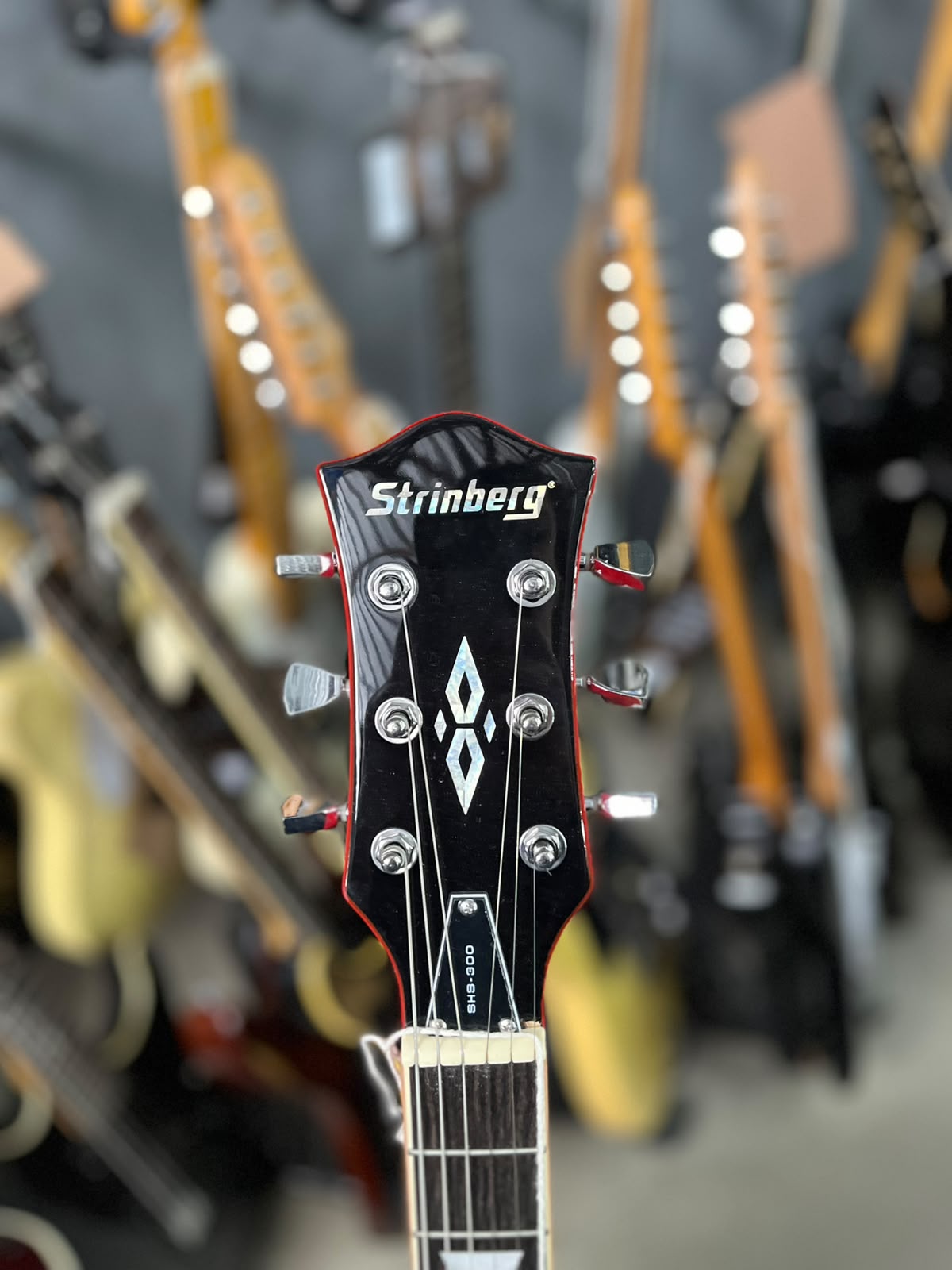 Guitarra Strinberg Semi acústica SHS300 RD V ermelha escudo preto miniatura 5