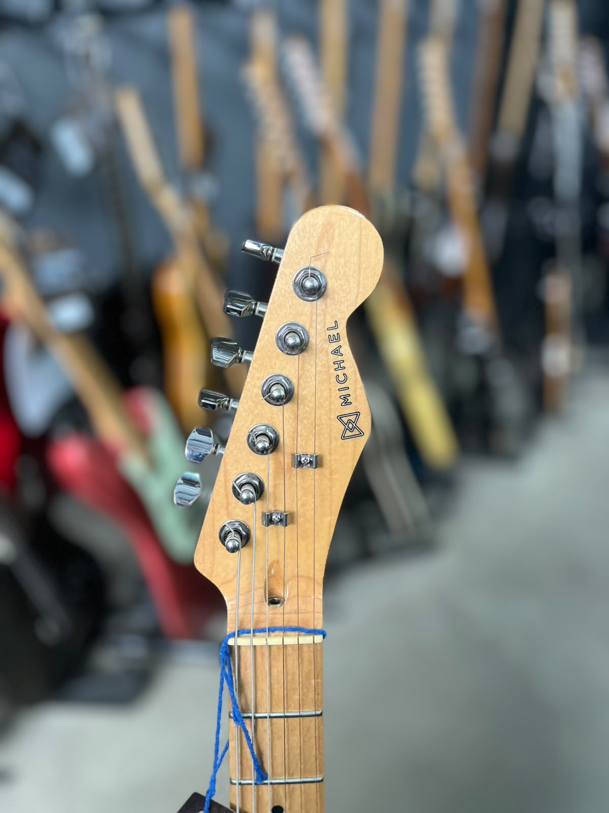 Marca Michael  Modelo telecaster customizada miniatura 5
