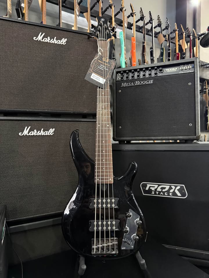 Baixo Yamaha TRBX Preto 5 cordas