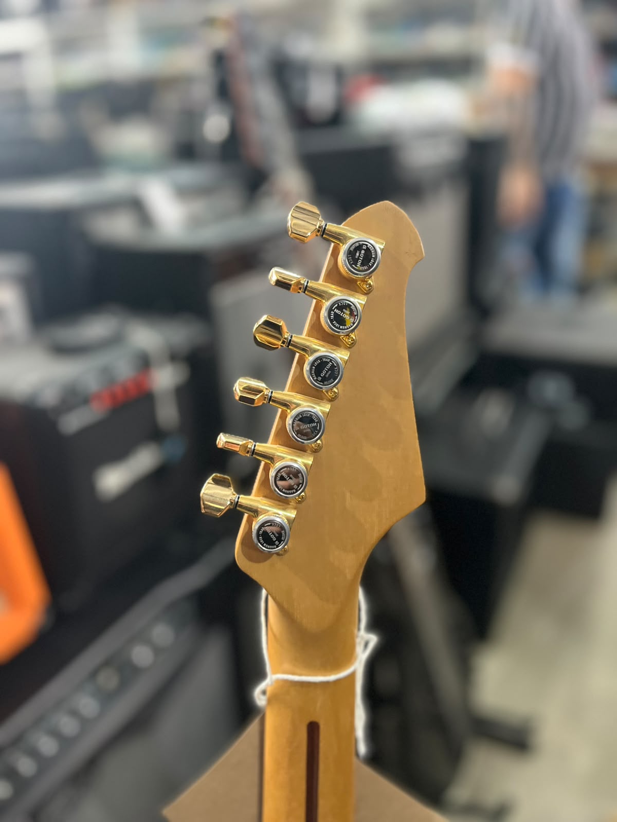 GUITARRA STUDEBACKER STRATO MADEIRA miniatura 6