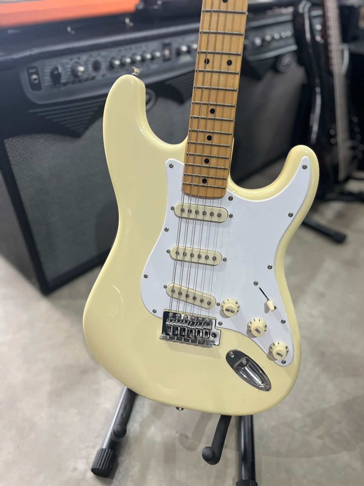 Guitarra Marca: SX – Modelo strato Creme escudo branco miniatura 2