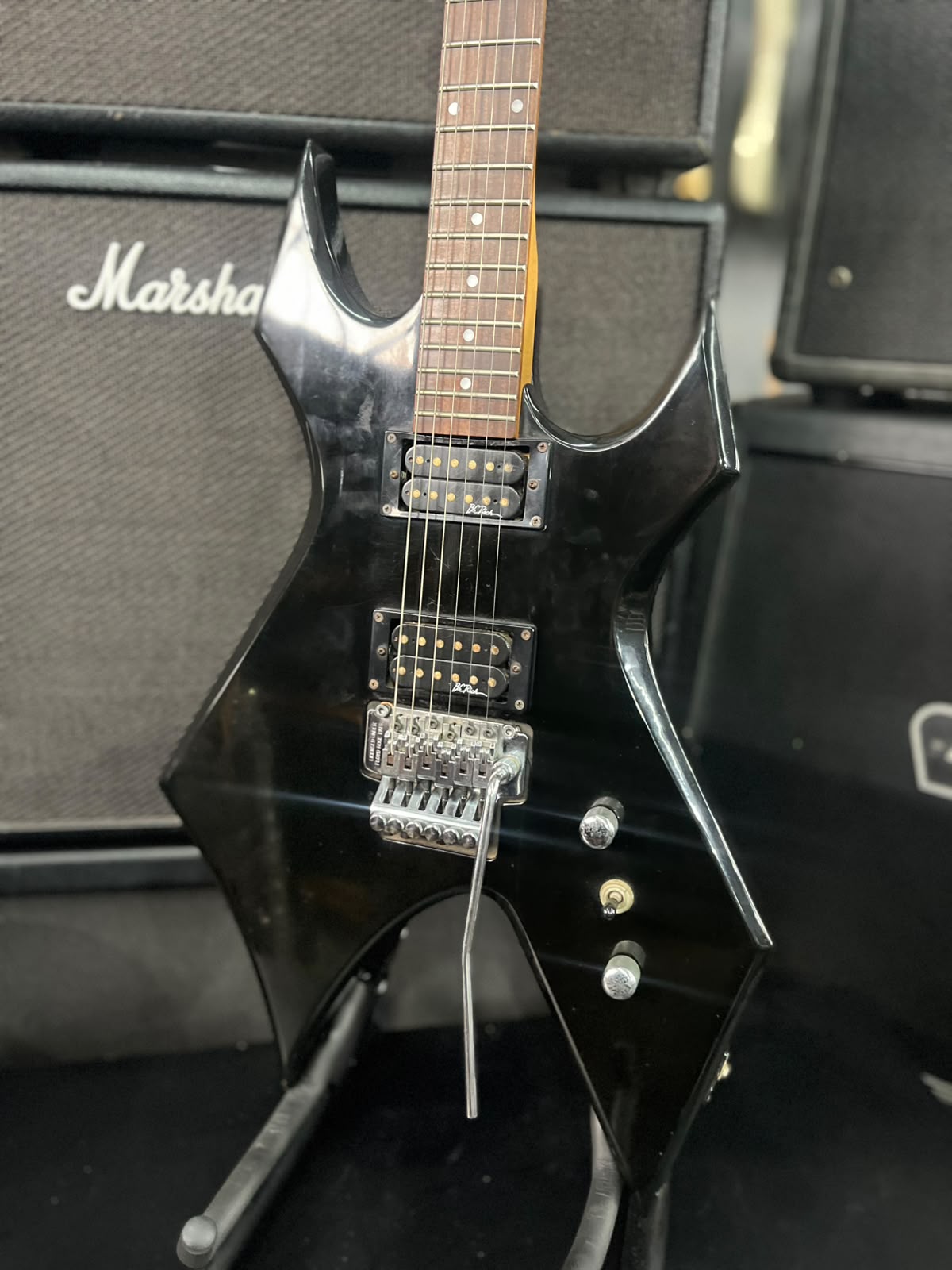 Guitarra BC Rich warlock preta com floyd miniatura 2