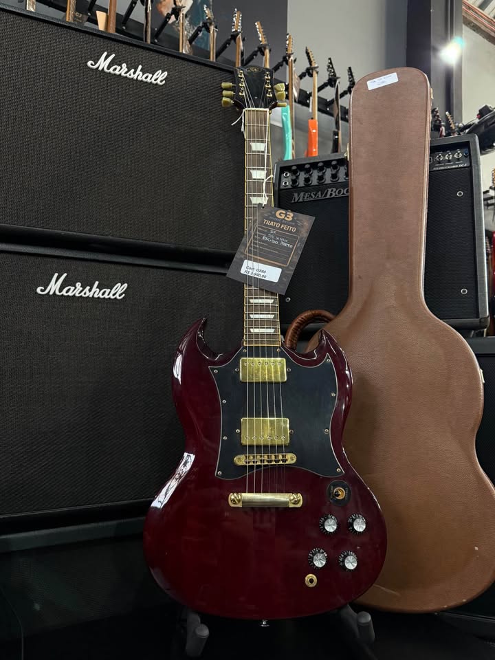 Guitarra SX SG Vinho + Hard Case + Tarr. Com trava