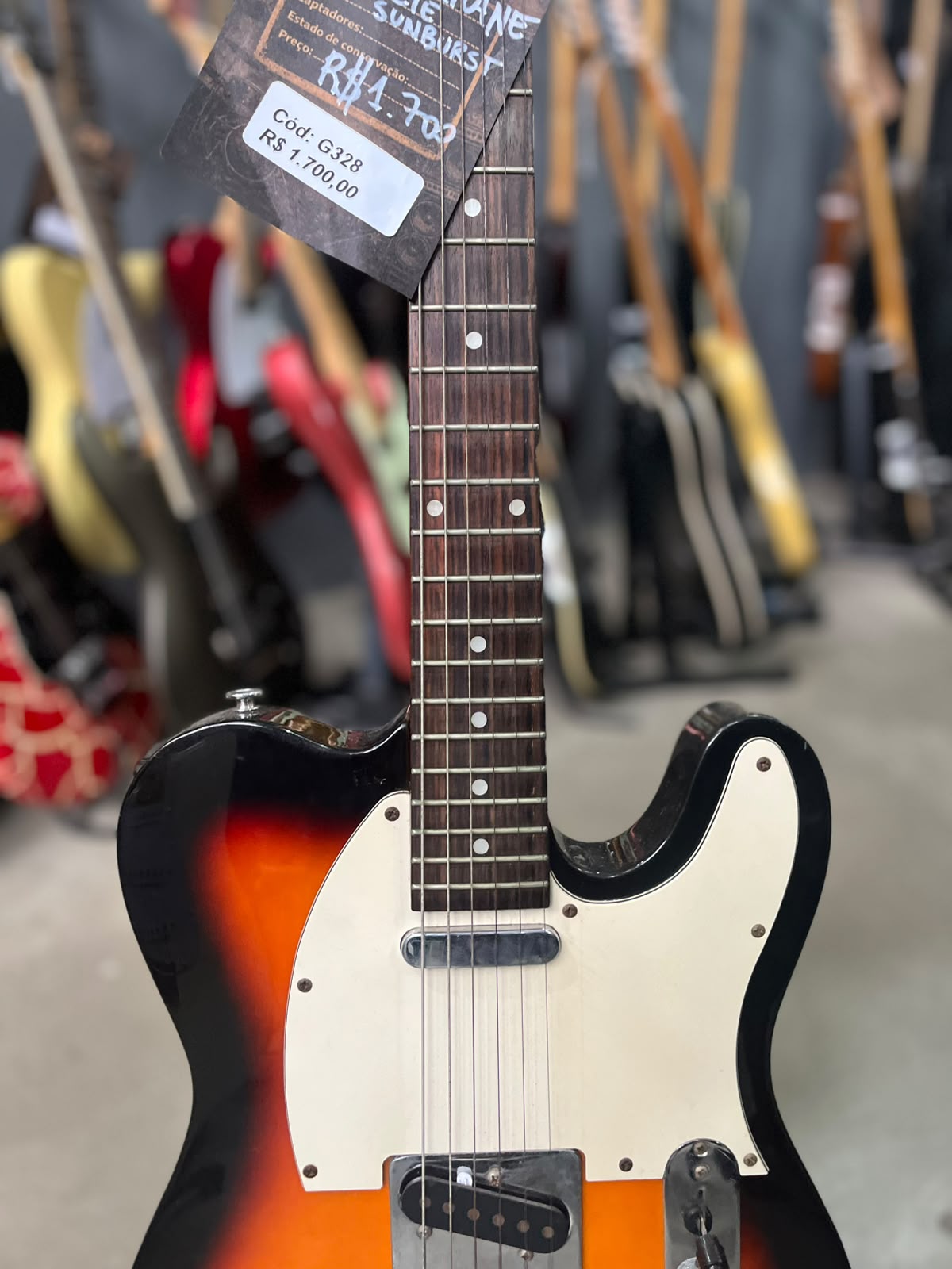 Guitarra Marca Hurricane  – Modelo telecaster sunburst miniatura 4