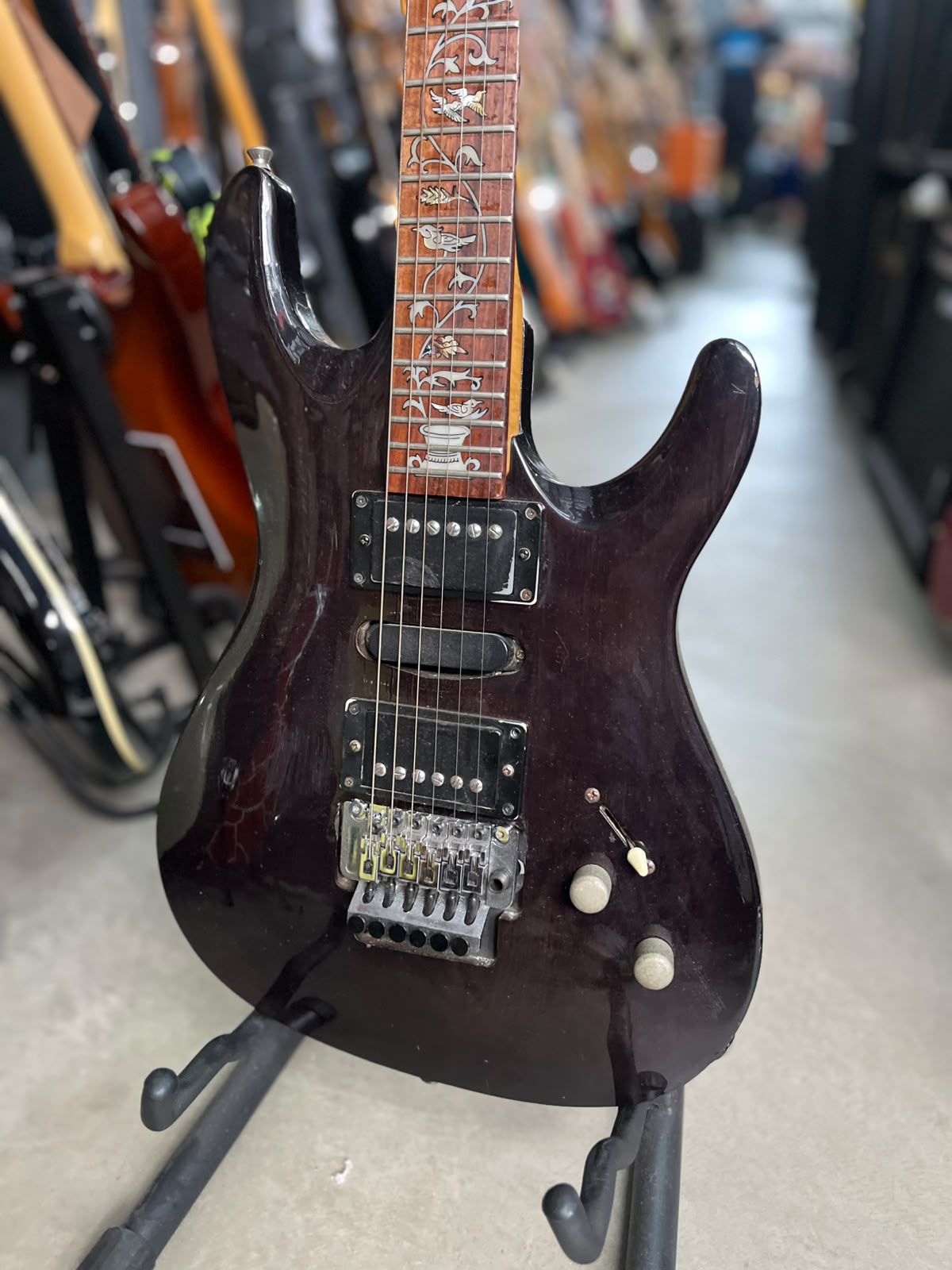 Guitarra Marca Strinberg – Modelo: Superstrato braço desenhado miniatura 2