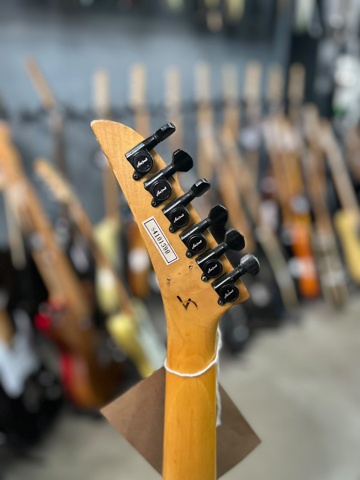 Guitarra Marca Ária Pro2 – Modelo: Excel séries com Floyd Relicada miniatura 6